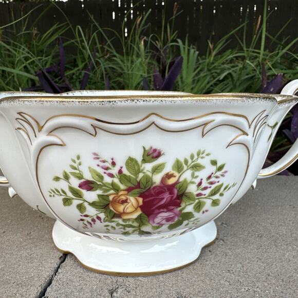 Royal Albert Old Country Roses Footed Serving Bowl w Handles - Picture 2 of 5